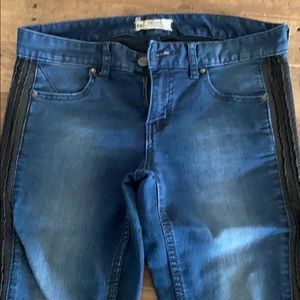 Free people mid rise skinny Jean 28